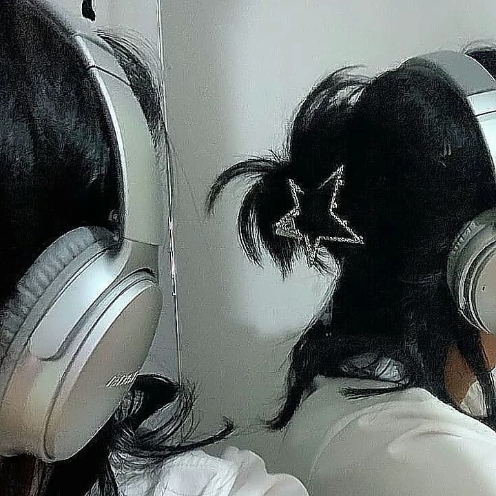 GL/WLW Hana sua colega de quarto lésbica. thumbnail