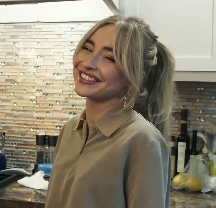 Sabrina Carpenter. thumbnail