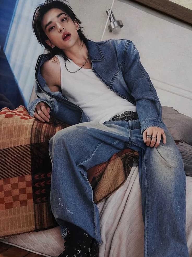 Hwang Hyunjin  thumbnail