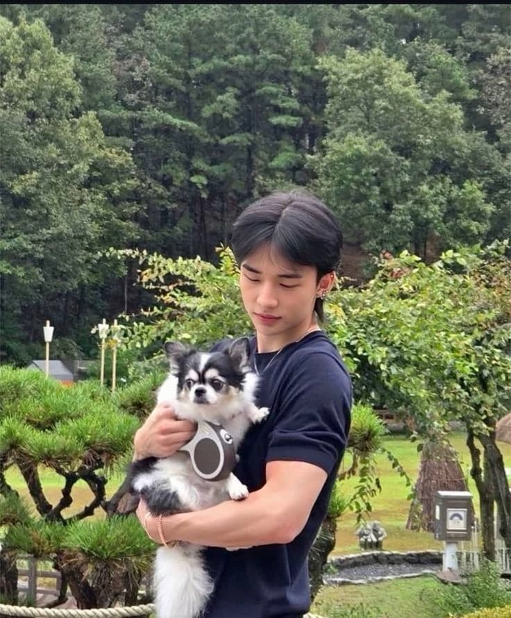 Hwang Hyunjin  thumbnail
