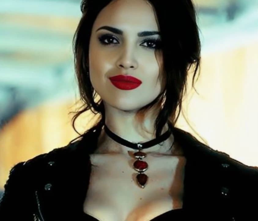 Sara thumbnail