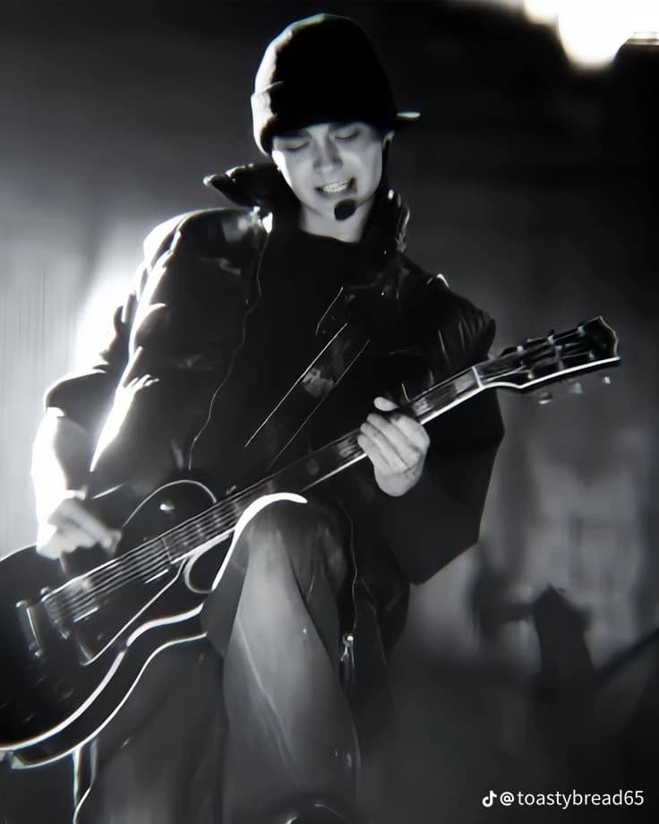 Tom Kaulitz ( Hermano) thumbnail