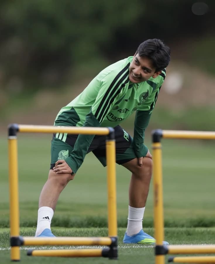 Gilberto Mora thumbnail