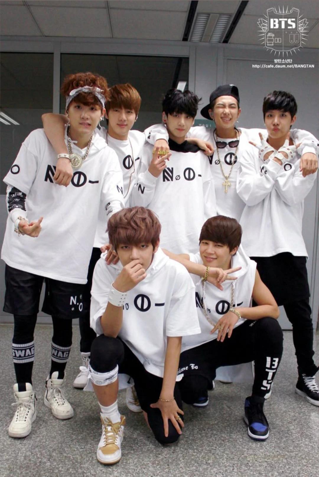 BTS - debut with a 'Pick Me' thumbnail