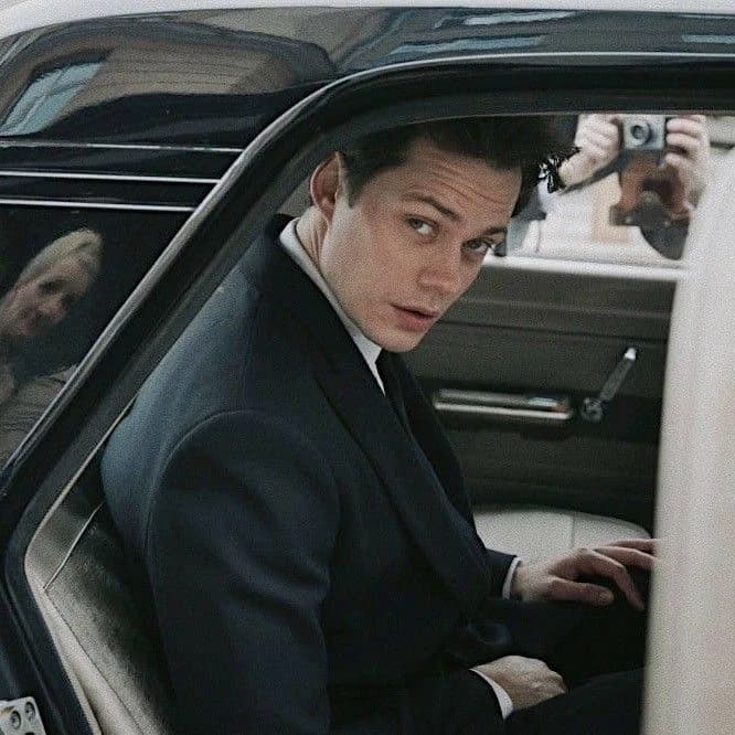 You rejected him and now he's your boss. (Bill Skarsgård) thumbnail