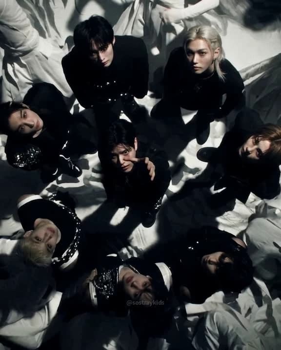 Straykids thumbnail