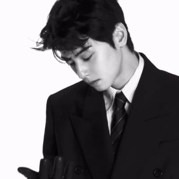 𝐄unwoo thumbnail