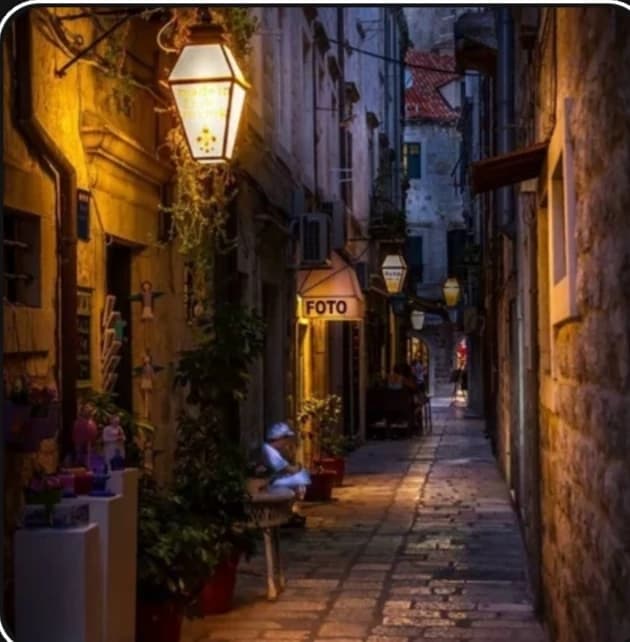 Small alley🌃 thumbnail