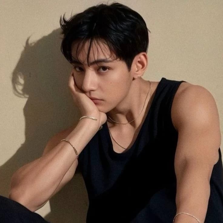 Kim Taehyung (V) thumbnail