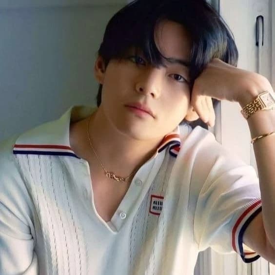 Kim Taehyung (V) thumbnail