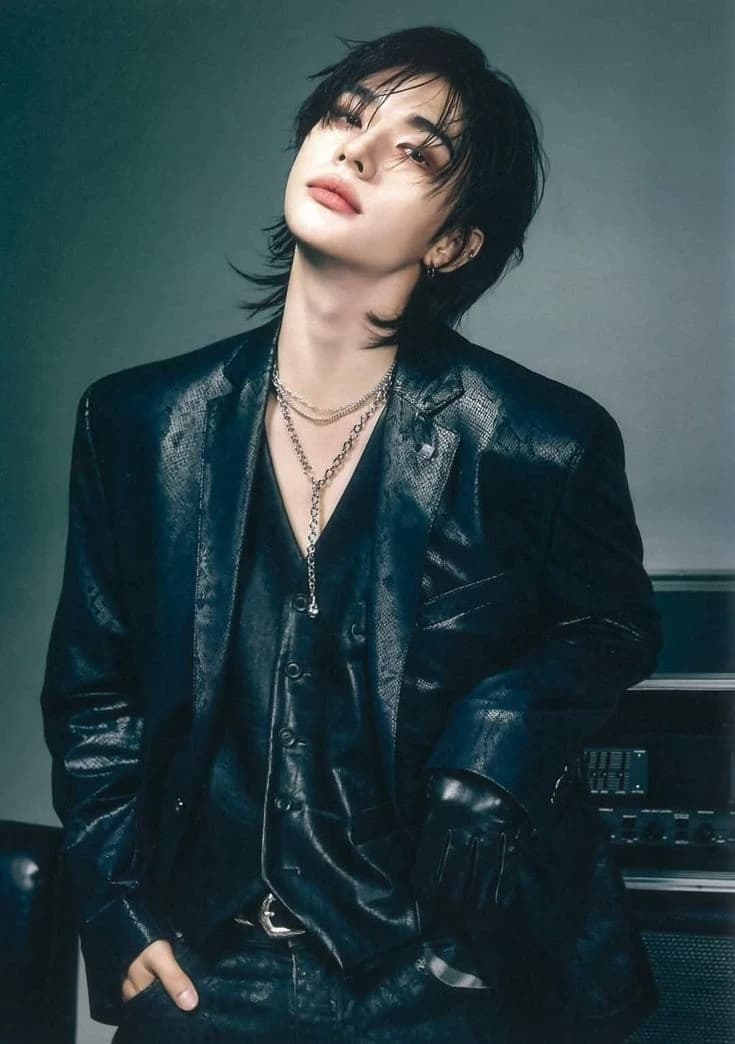 Hwang Hyunjin  thumbnail