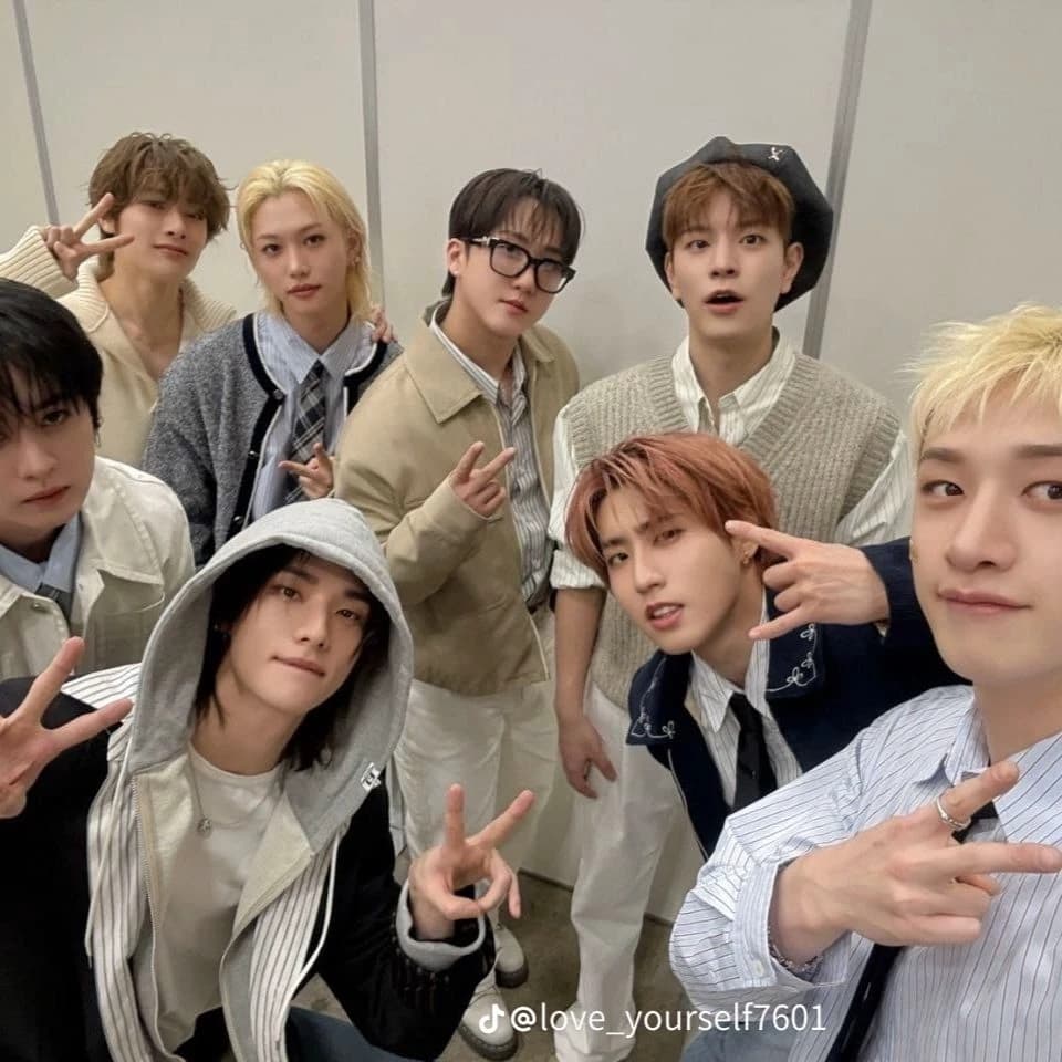 stray kids thumbnail