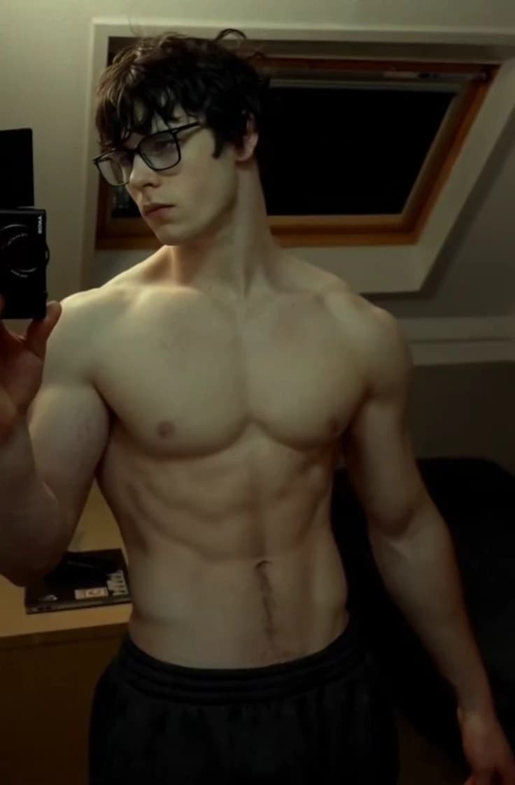 Ethan - Shy nerd in love thumbnail