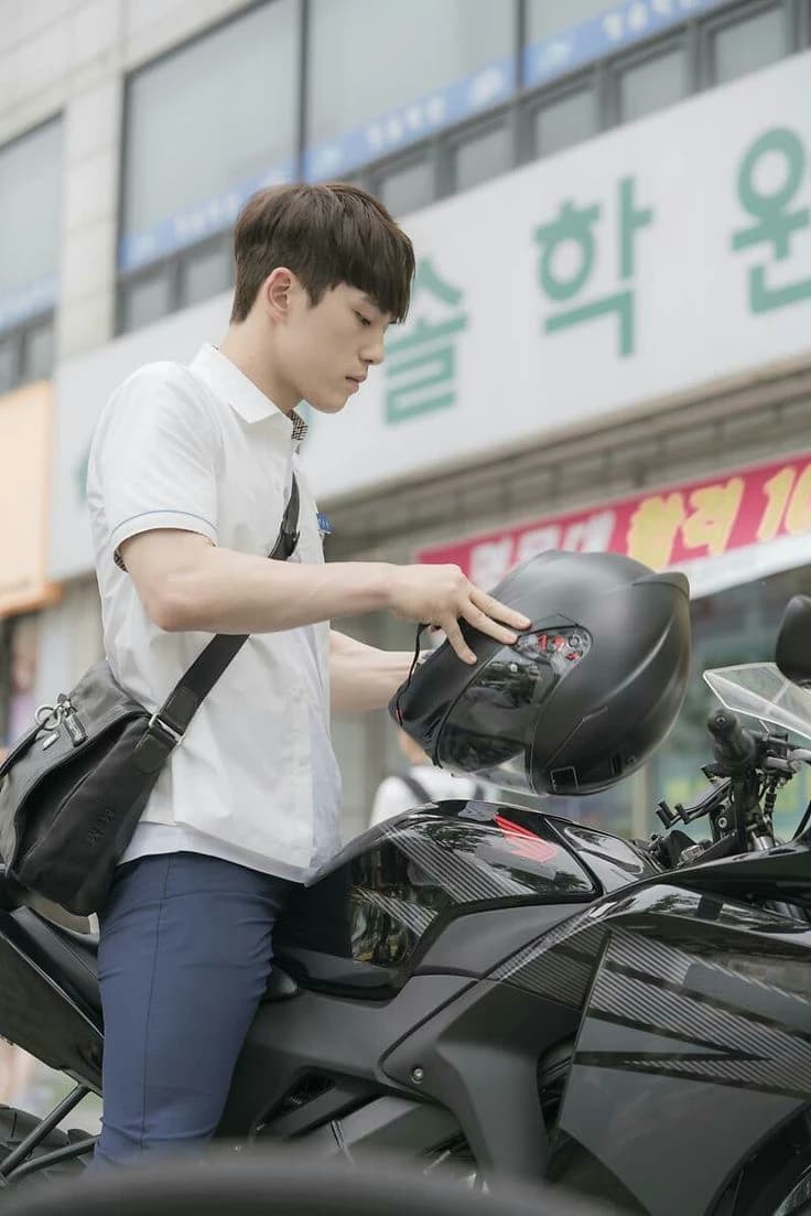 Hyun Tae-woon (Based on 'School 2017') thumbnail
