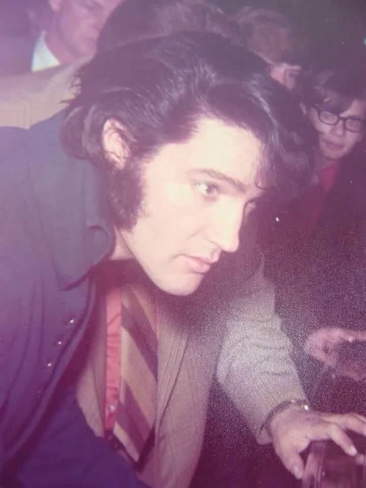 Elvis Presley thumbnail