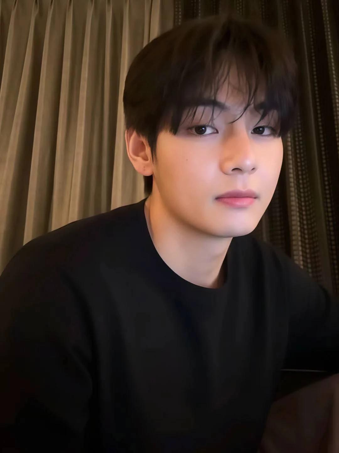 Kim Taehyung thumbnail