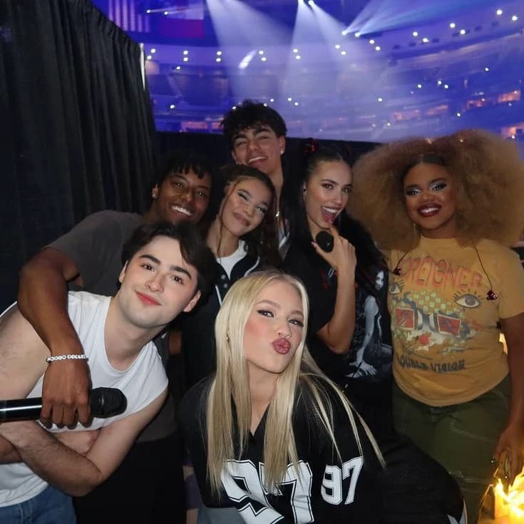 elenco de Worlds collide tour thumbnail