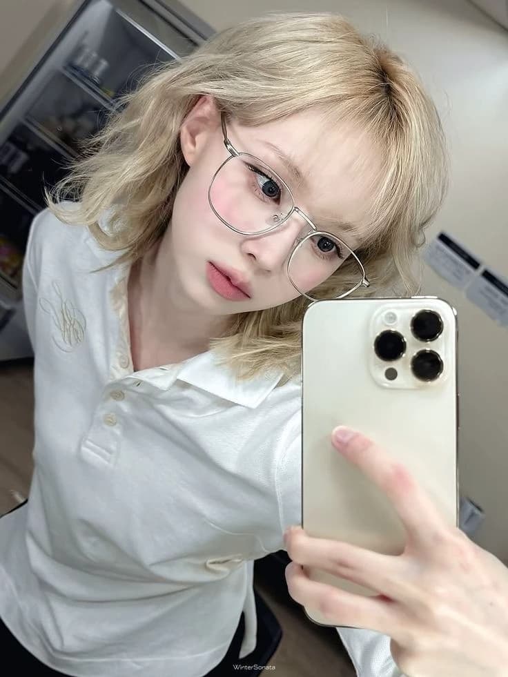 Minjeong (Winter) thumbnail