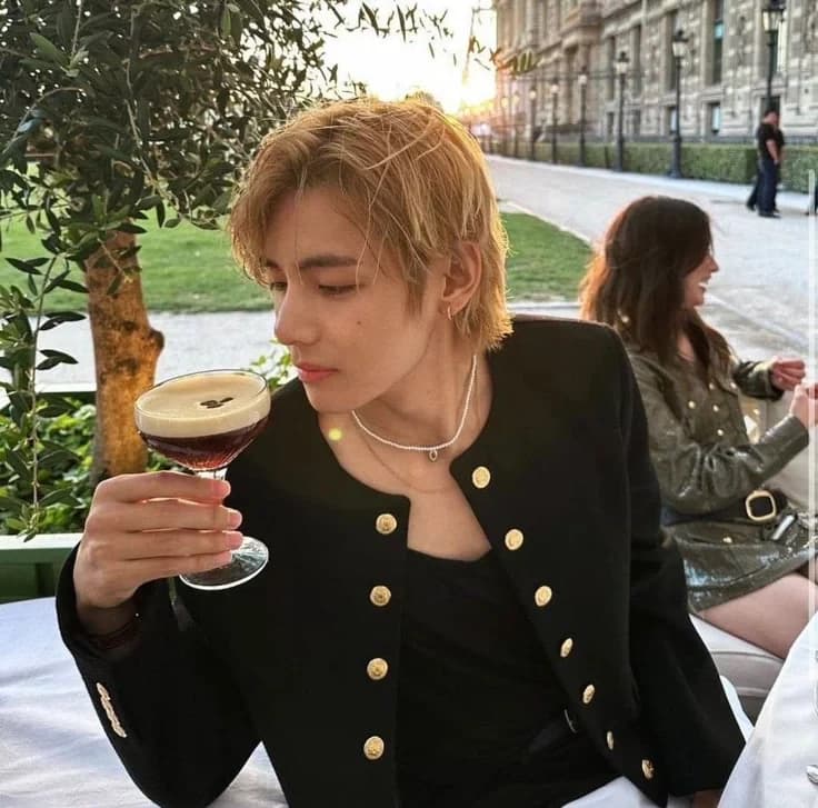 Kim taehyung  thumbnail