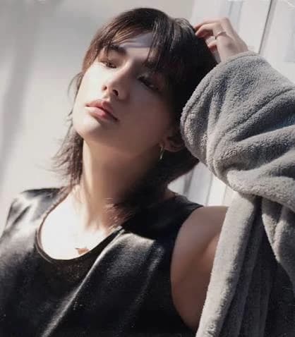 Hwang Hyunjin thumbnail