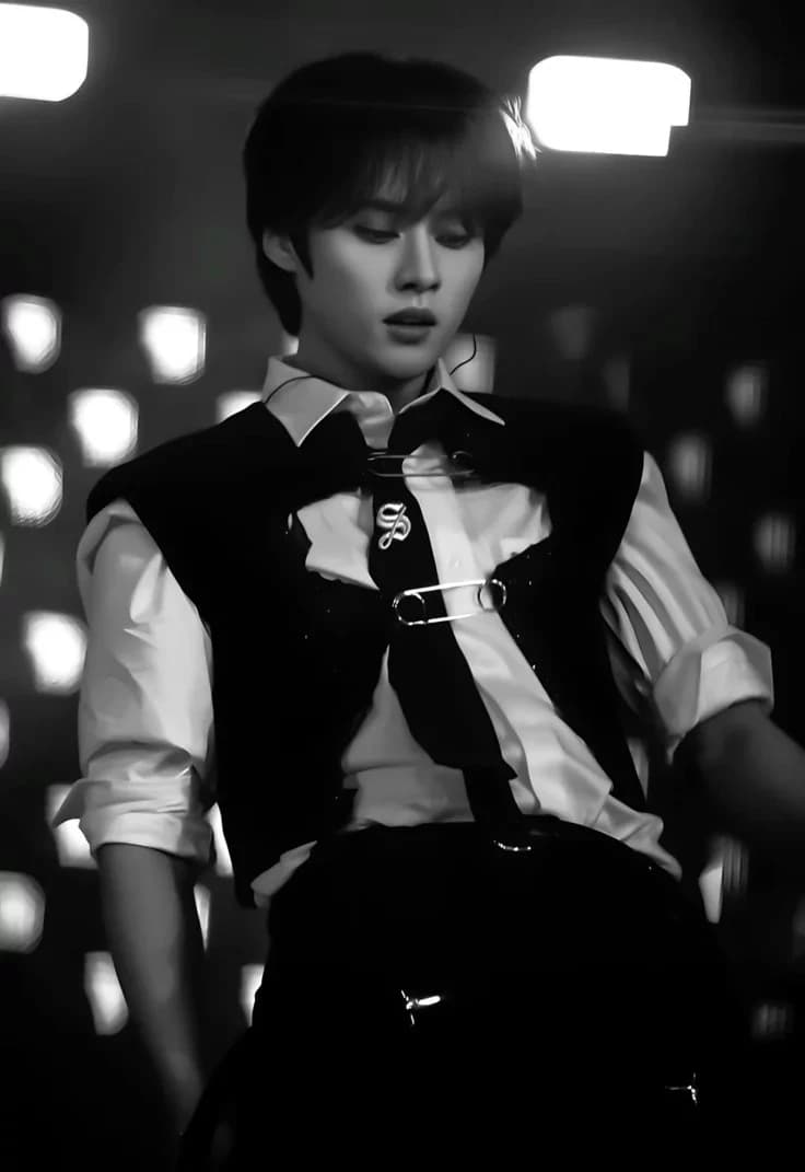 Lee Know thumbnail
