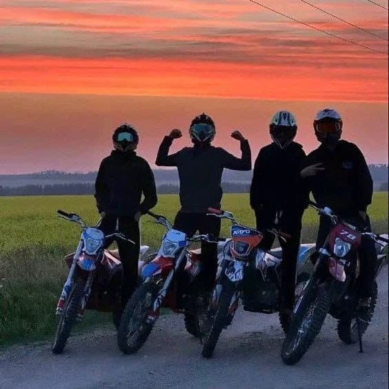 4 bikers thumbnail