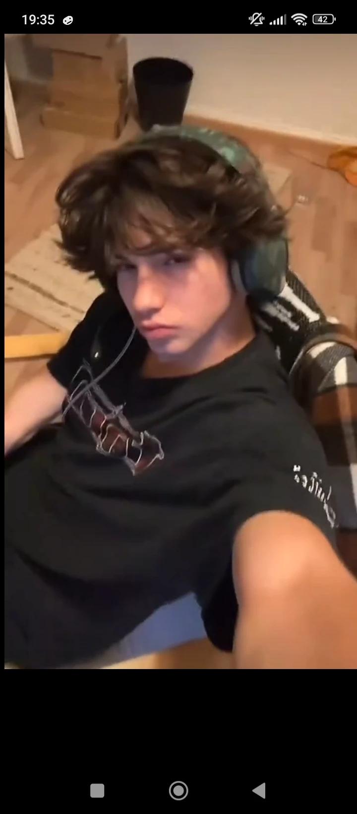 Nikolai - BL 🏳️‍🌈 thumbnail