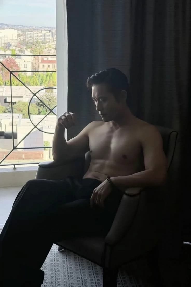 Hwang In-ho  thumbnail