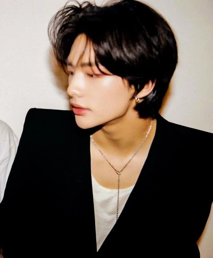 Hwang Hyunjin  thumbnail