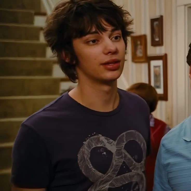 Rodrick heffley ~☆°🥁 thumbnail
