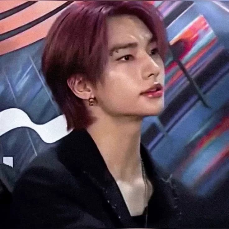 Hwang Hyunjin thumbnail