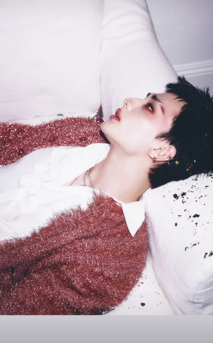 Hwang  hyunjin  thumbnail