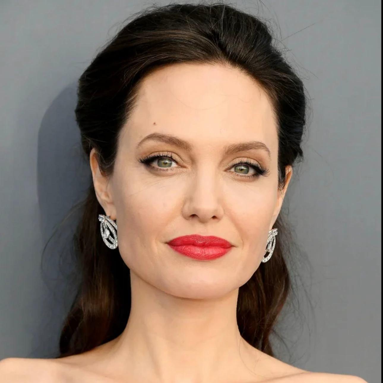Angelina Jolie thumbnail