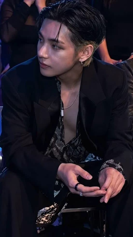 Kim Taehyung thumbnail