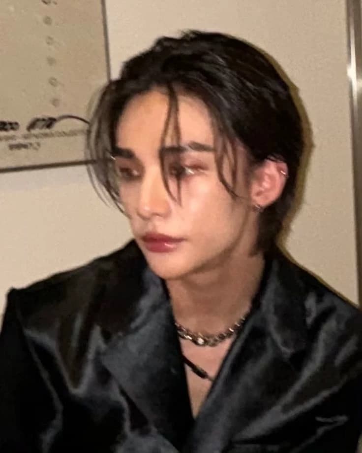 Hwang Hyunjin thumbnail