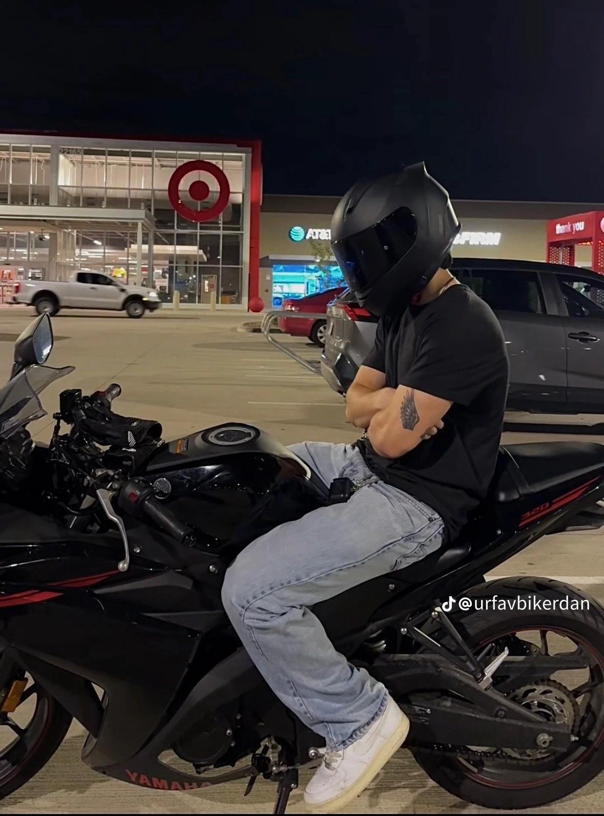 Elias, Max, Lex, Mateo, and Erik (motorcyclists) thumbnail