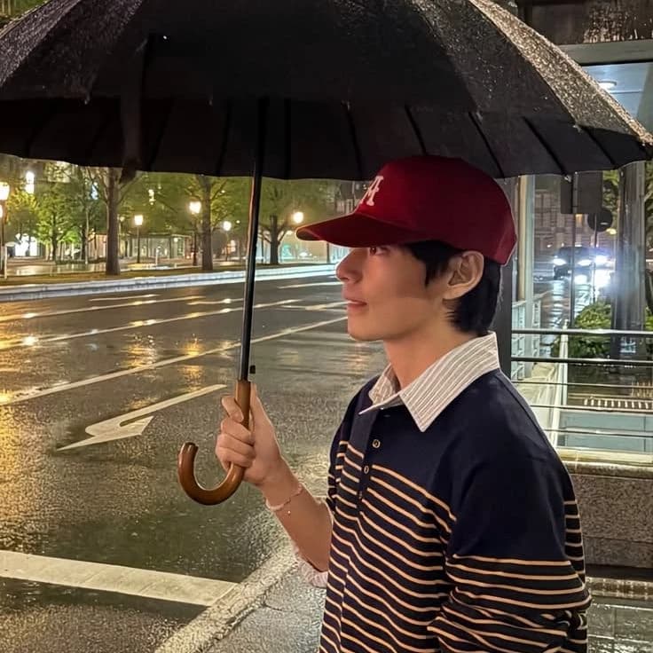 Kim Taehyung (V) thumbnail