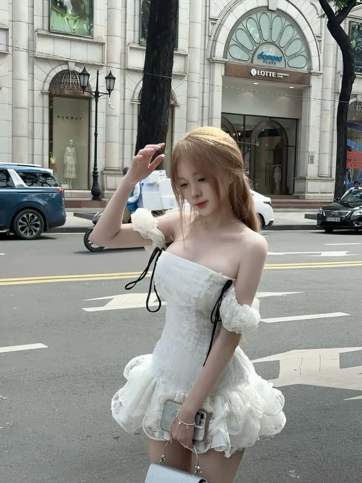 Chloe thumbnail