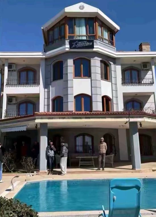 İdol house thumbnail