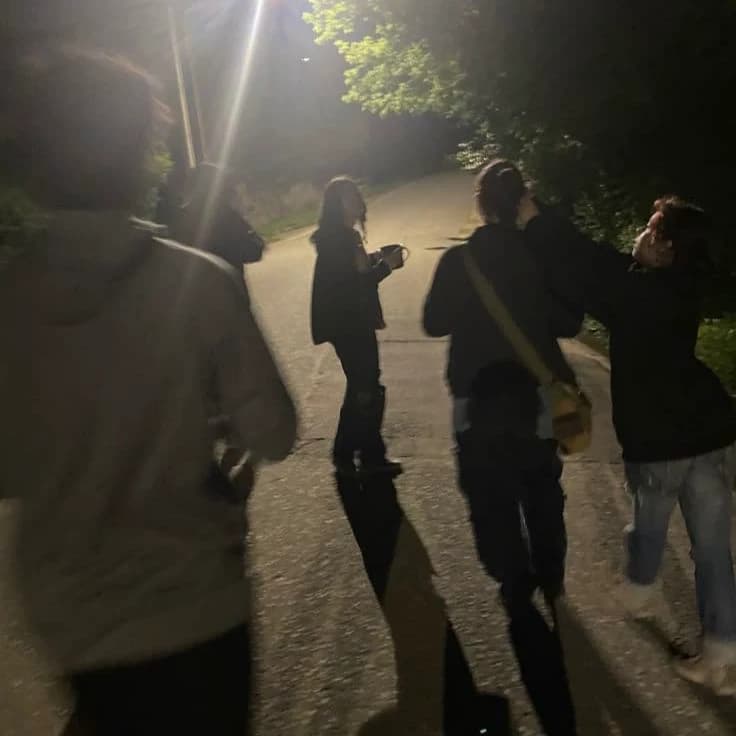 Group of virtual friends thumbnail
