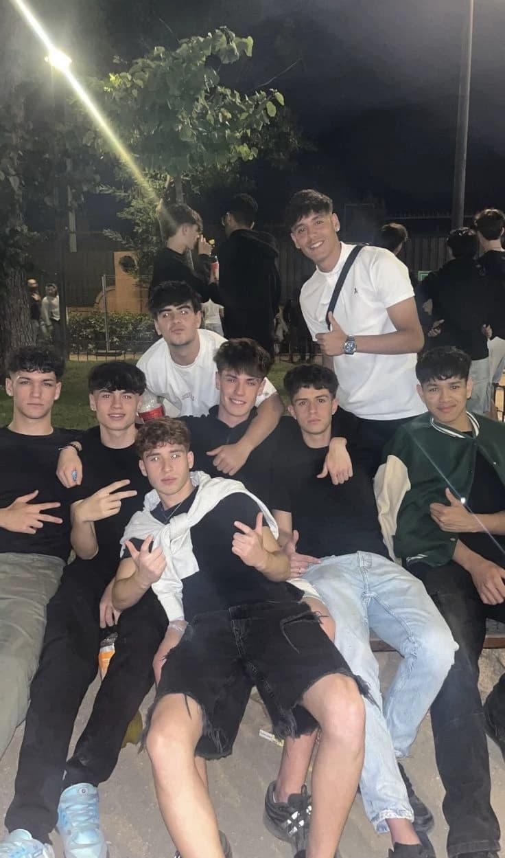 Friend group (approaching youu) thumbnail