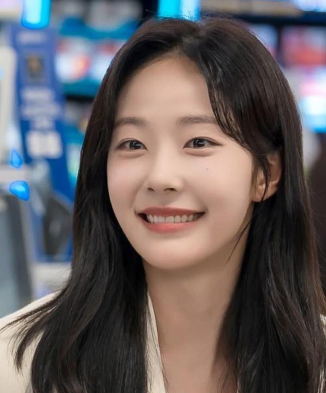 Dam Ye-jin thumbnail