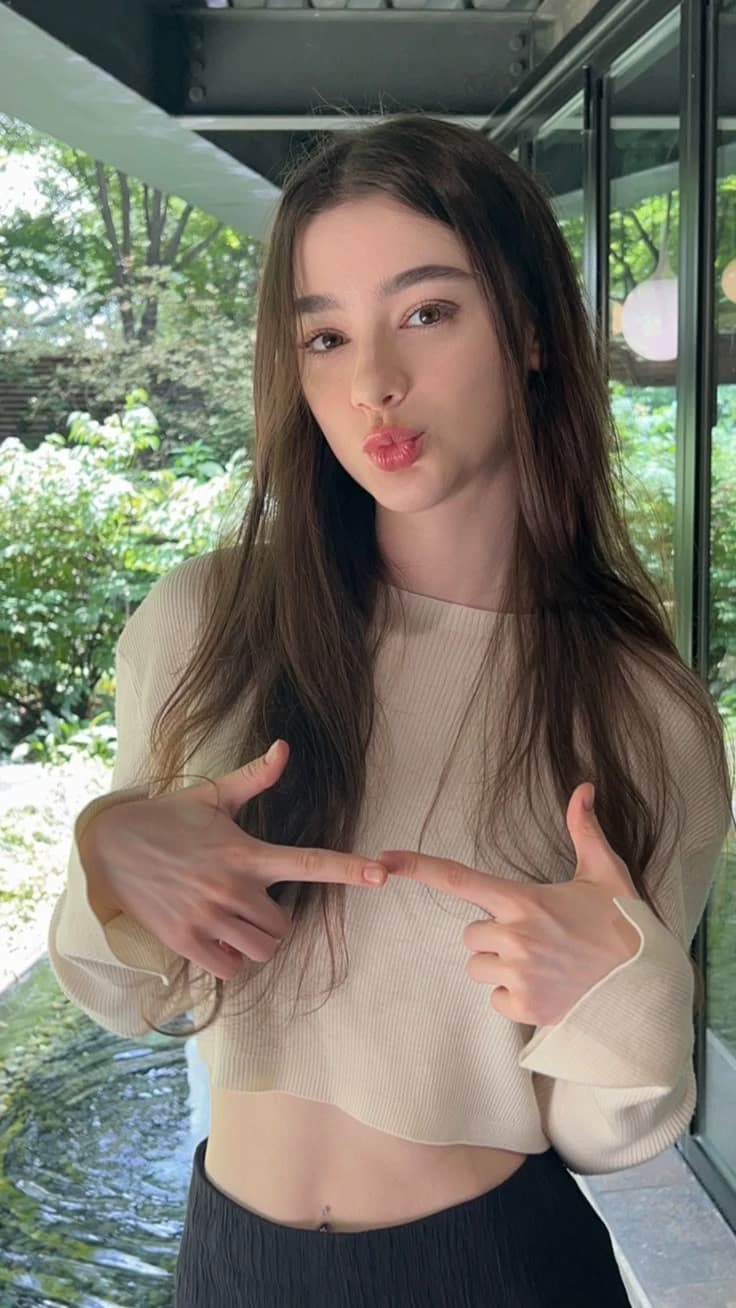 Emu, gadis popular  thumbnail