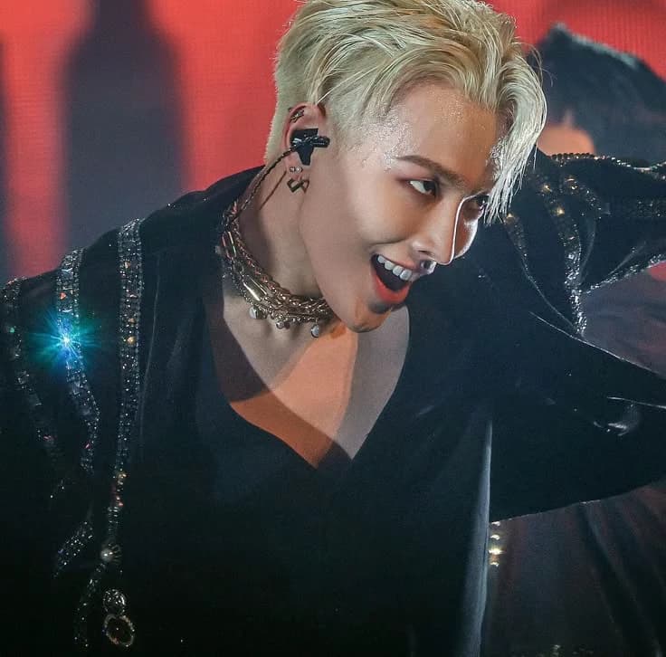 Kim hongjoong  thumbnail