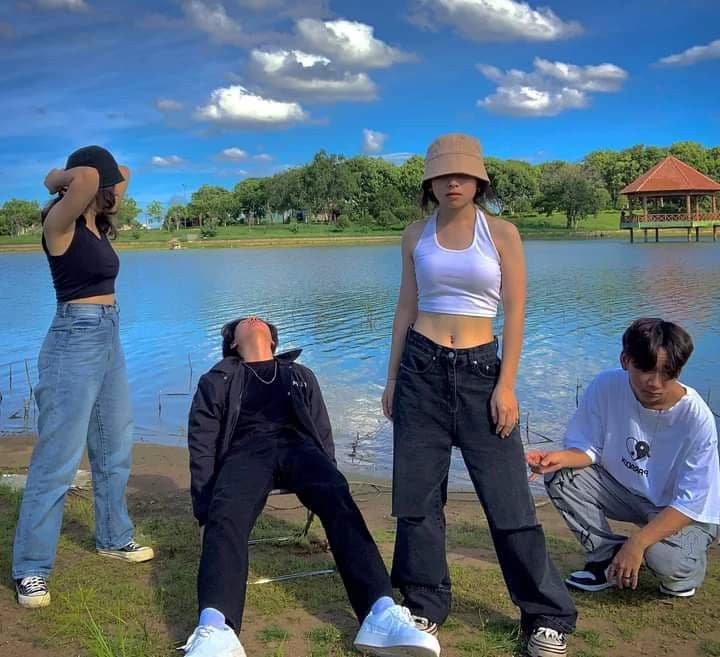 Famous friends thumbnail