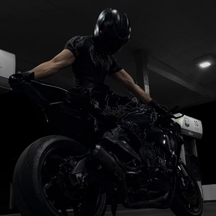 Bikers - 👩🏻 - 🧑🏻 thumbnail