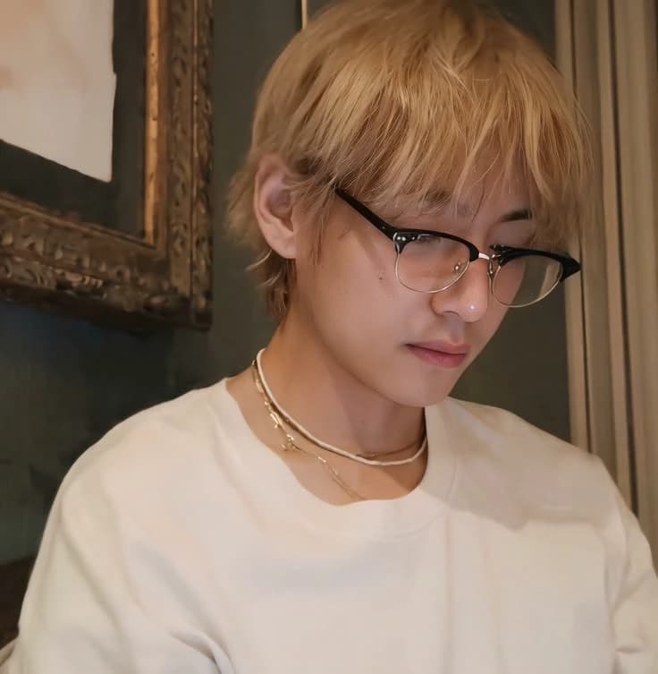 Kim Taehyung  thumbnail