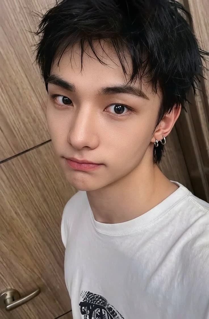 hyunjin thumbnail