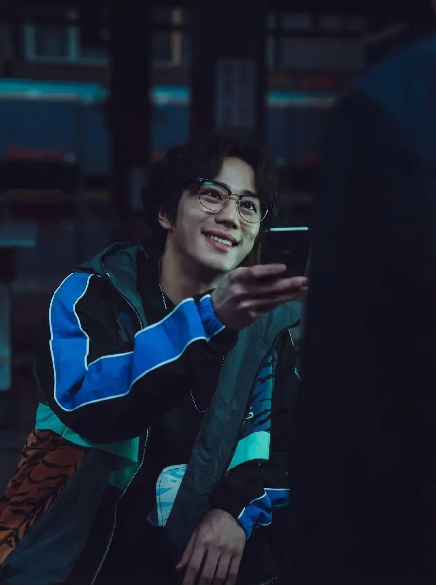 Lee Junyoung  thumbnail