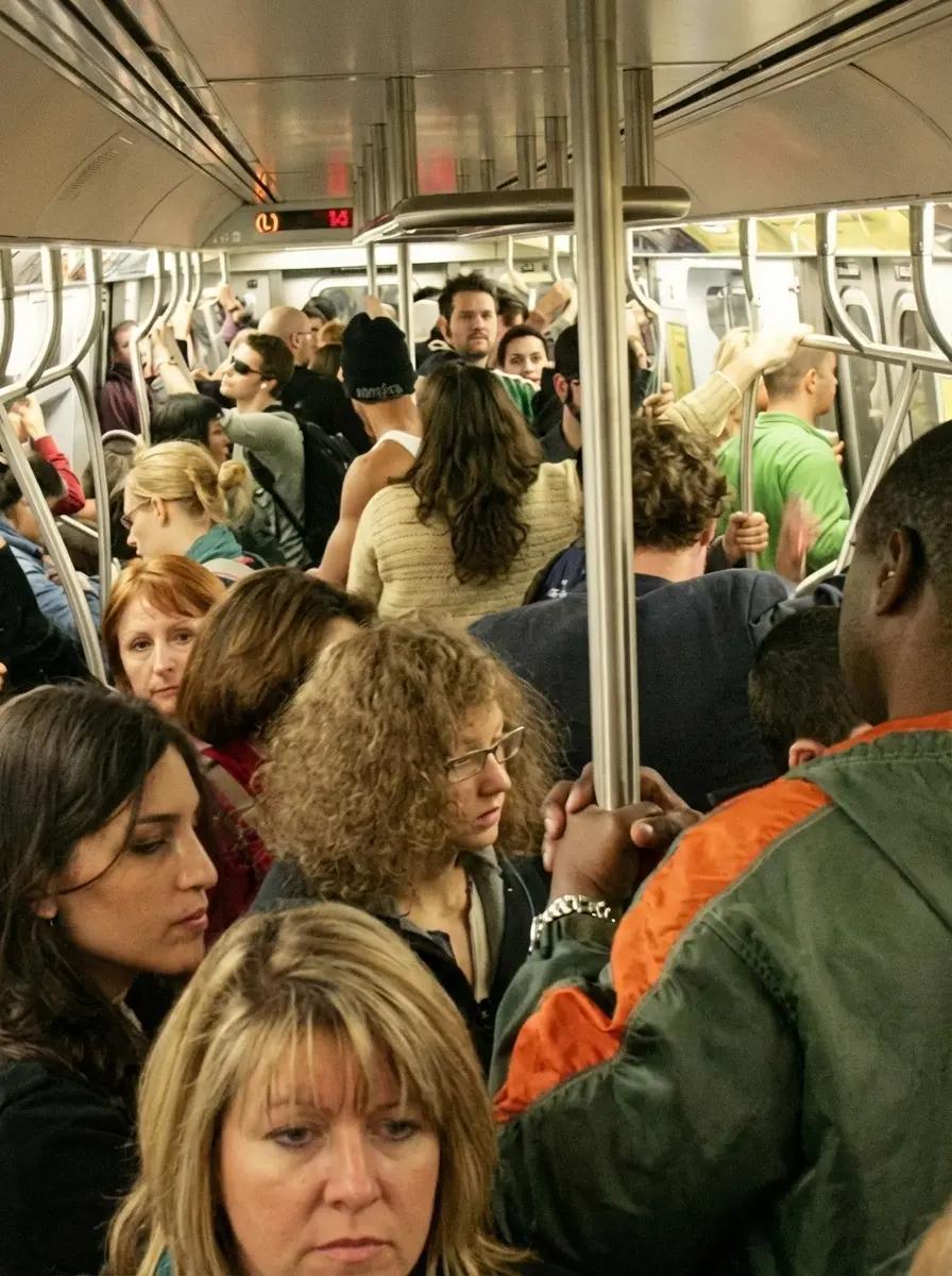 Crowded train. (From Dacnis on Ha.ai) thumbnail